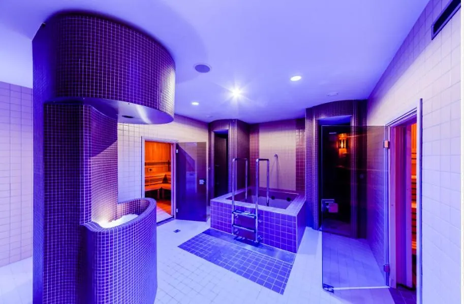 Live-Inn Prague Hotel-Style 5 Apartments, 20 Mins To Centre, Gym, Reception, Free Parking, Lift, Roof Terrace & Game Room Apartment