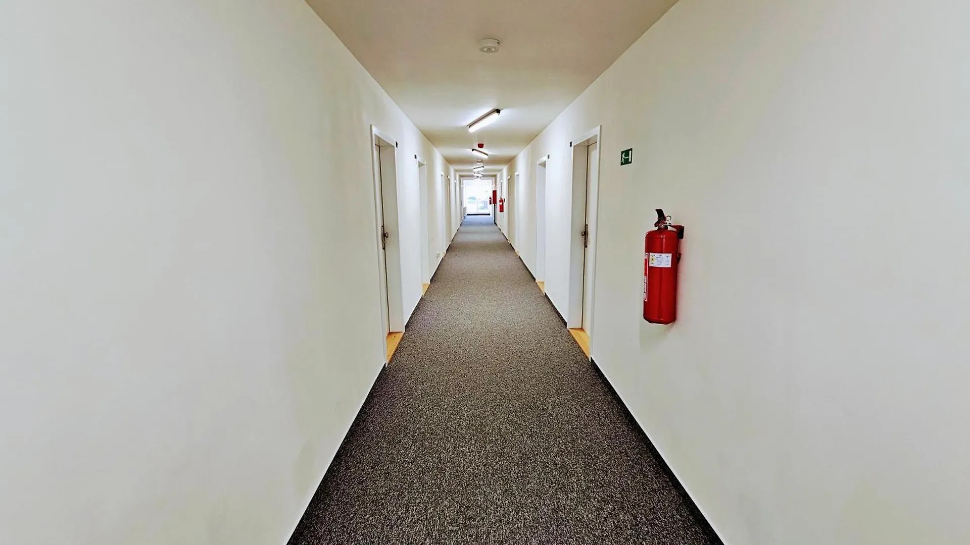 Live-Inn Prague Hotel-Style 5 Apartments, 20 Mins To Centre, Gym, Reception, Free Parking, Lift, Roof Terrace & Game Room Czech Republic