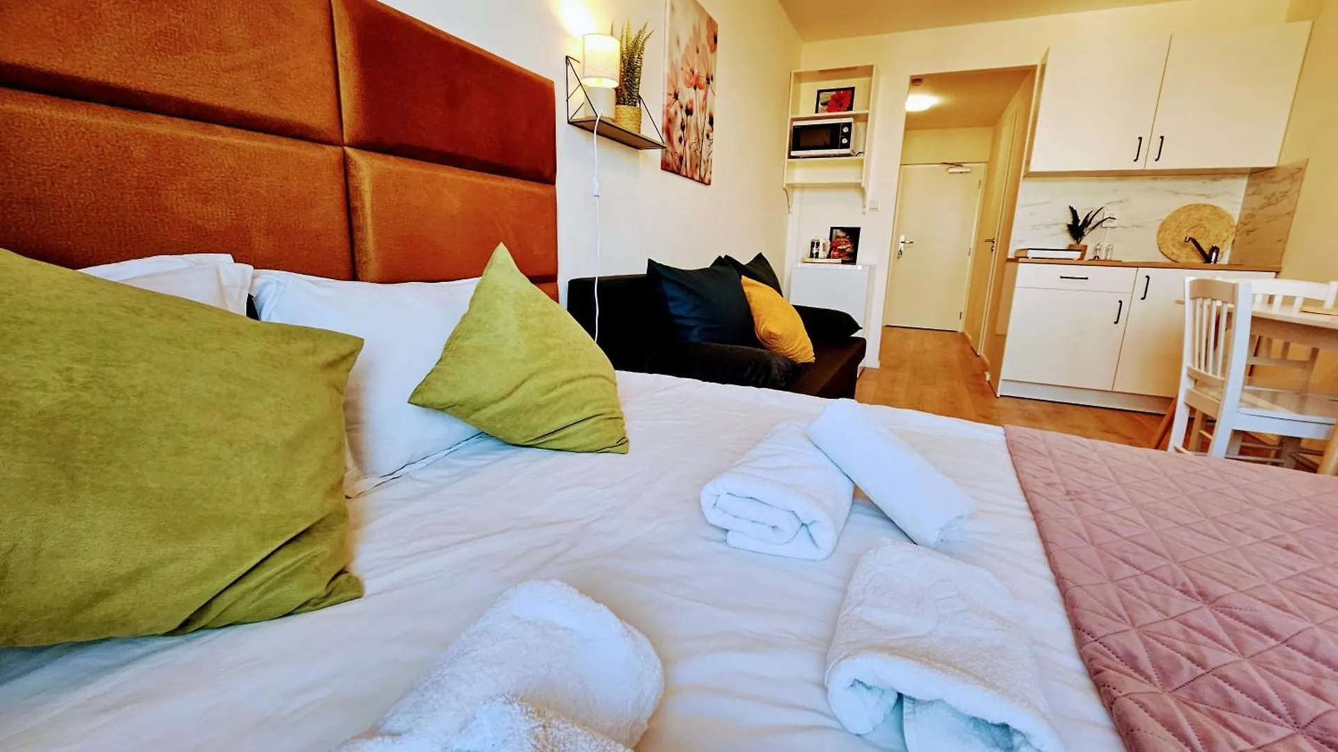 Live-Inn Prague Hotel-Style 5 Apartments, 20 Mins To Centre, Gym, Reception, Free Parking, Lift, Roof Terrace & Game Room 0*,  Czech Republic