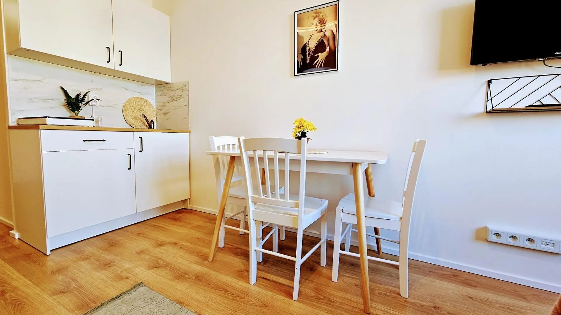 Live-Inn Prague Hotel-Style 5 Apartments, 20 Mins To Centre, Gym, Reception, Free Parking, Lift, Roof Terrace & Game Room Apartment