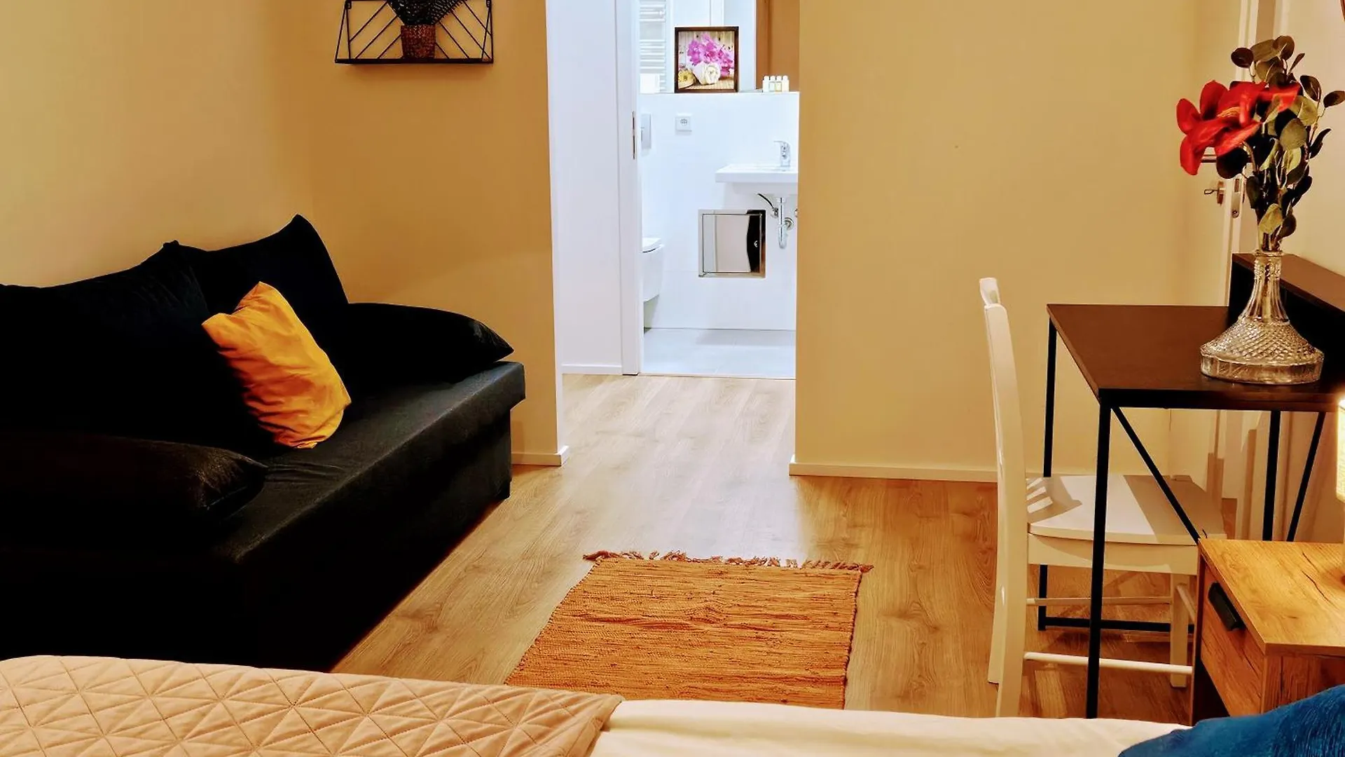 Live-Inn Prague Hotel-Style 5 Apartments, 20 Mins To Centre, Gym, Reception, Free Parking, Lift, Roof Terrace & Game Room