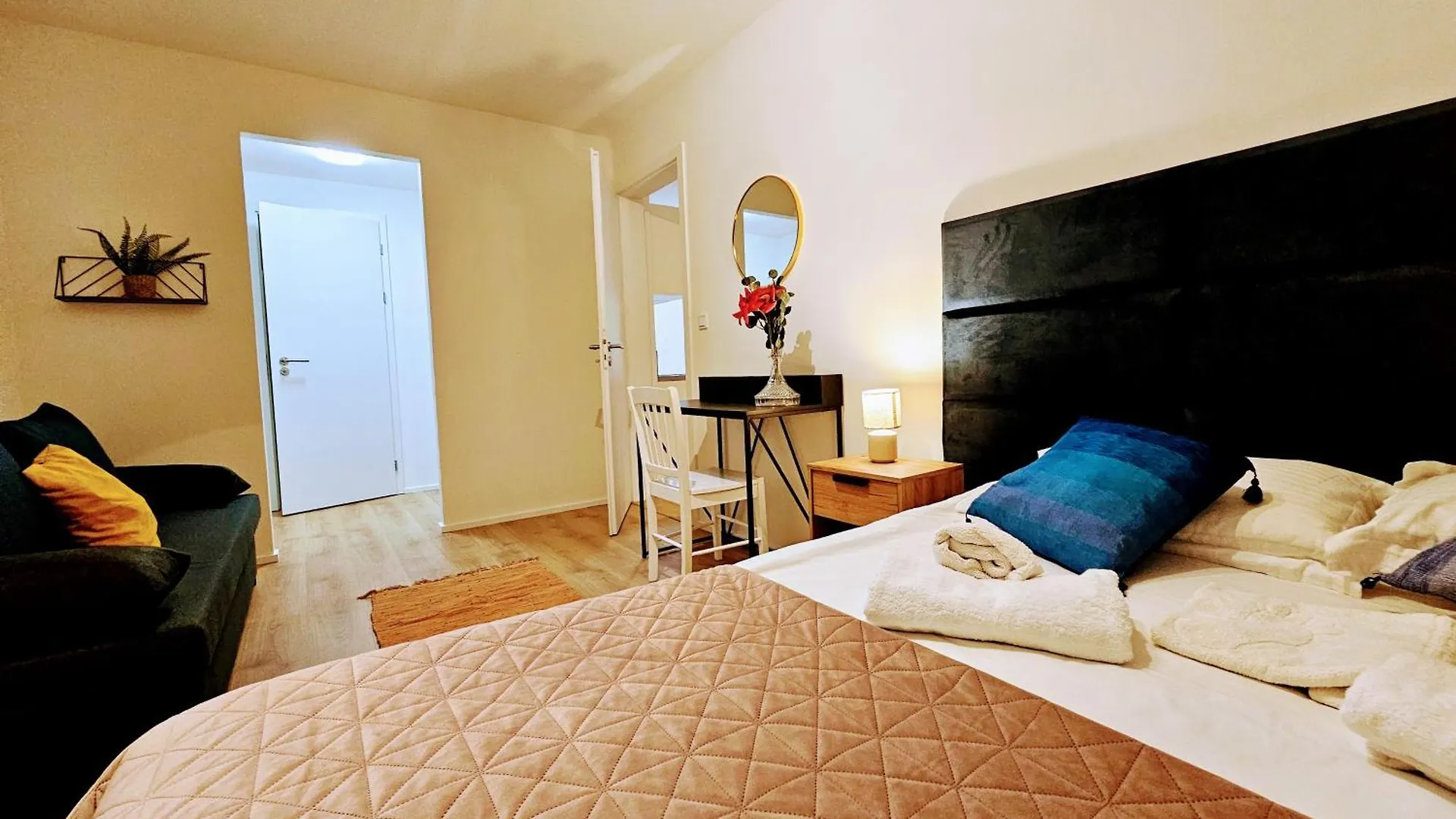 Apartment Live-Inn Prague Hotel-Style 5 Apartments, 20 Mins To Centre, Gym, Reception, Free Parking, Lift, Roof Terrace & Game Room