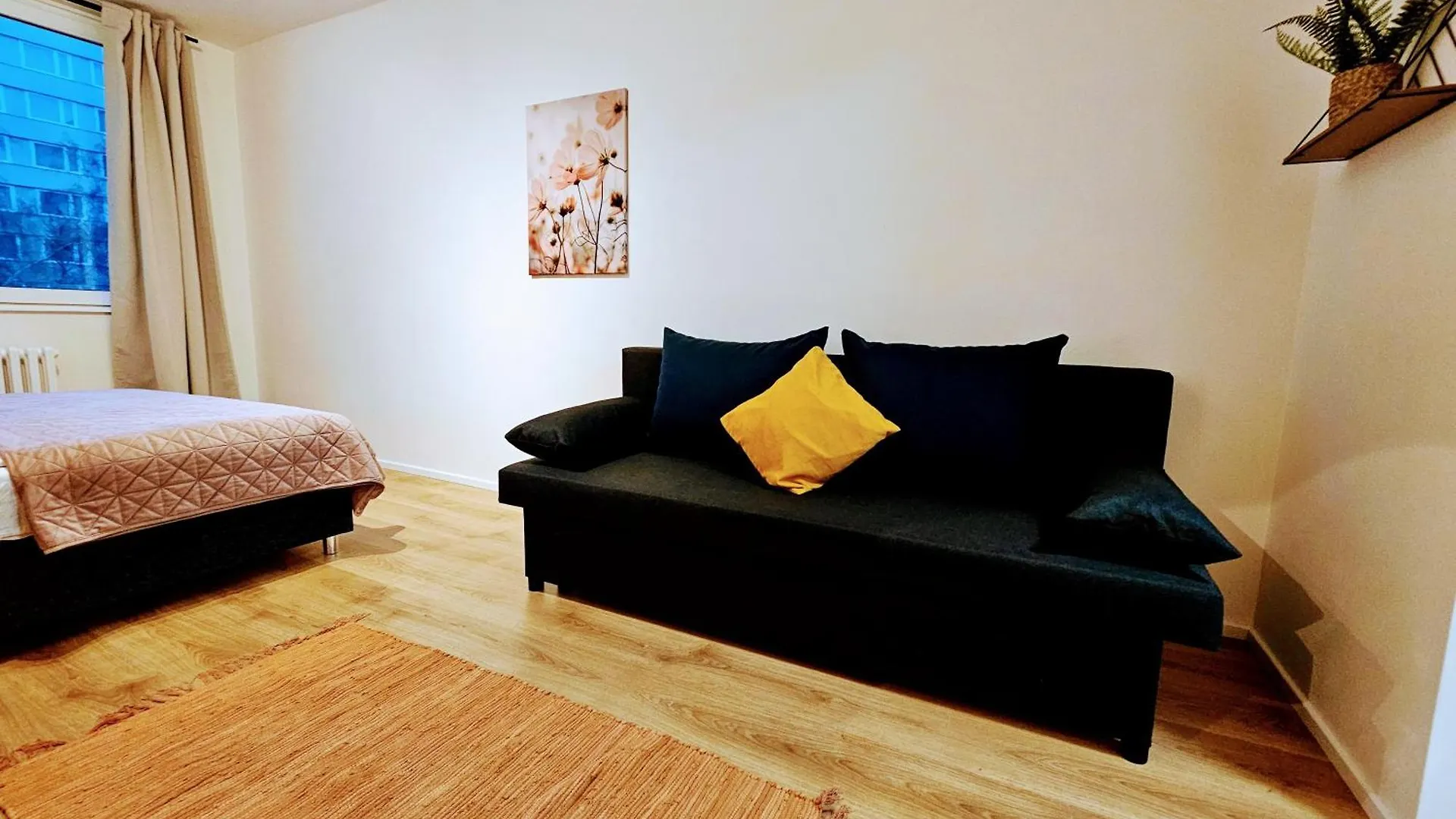 Live-Inn Prague Hotel-Style 5 Apartments, 20 Mins To Centre, Gym, Reception, Free Parking, Lift, Roof Terrace & Game Room