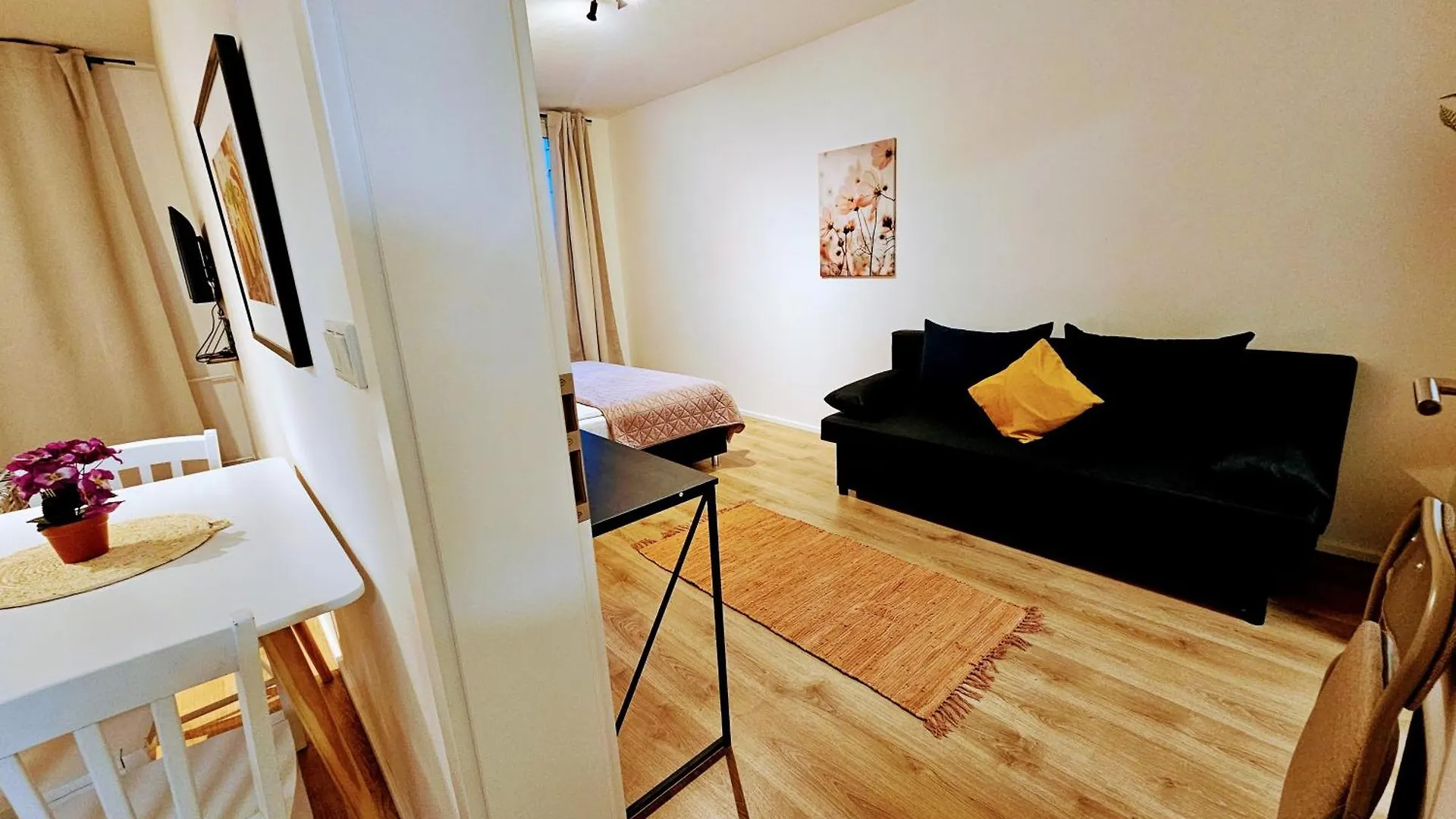 Live-Inn Prague Hotel-Style 5 Apartments, 20 Mins To Centre, Gym, Reception, Free Parking, Lift, Roof Terrace & Game Room