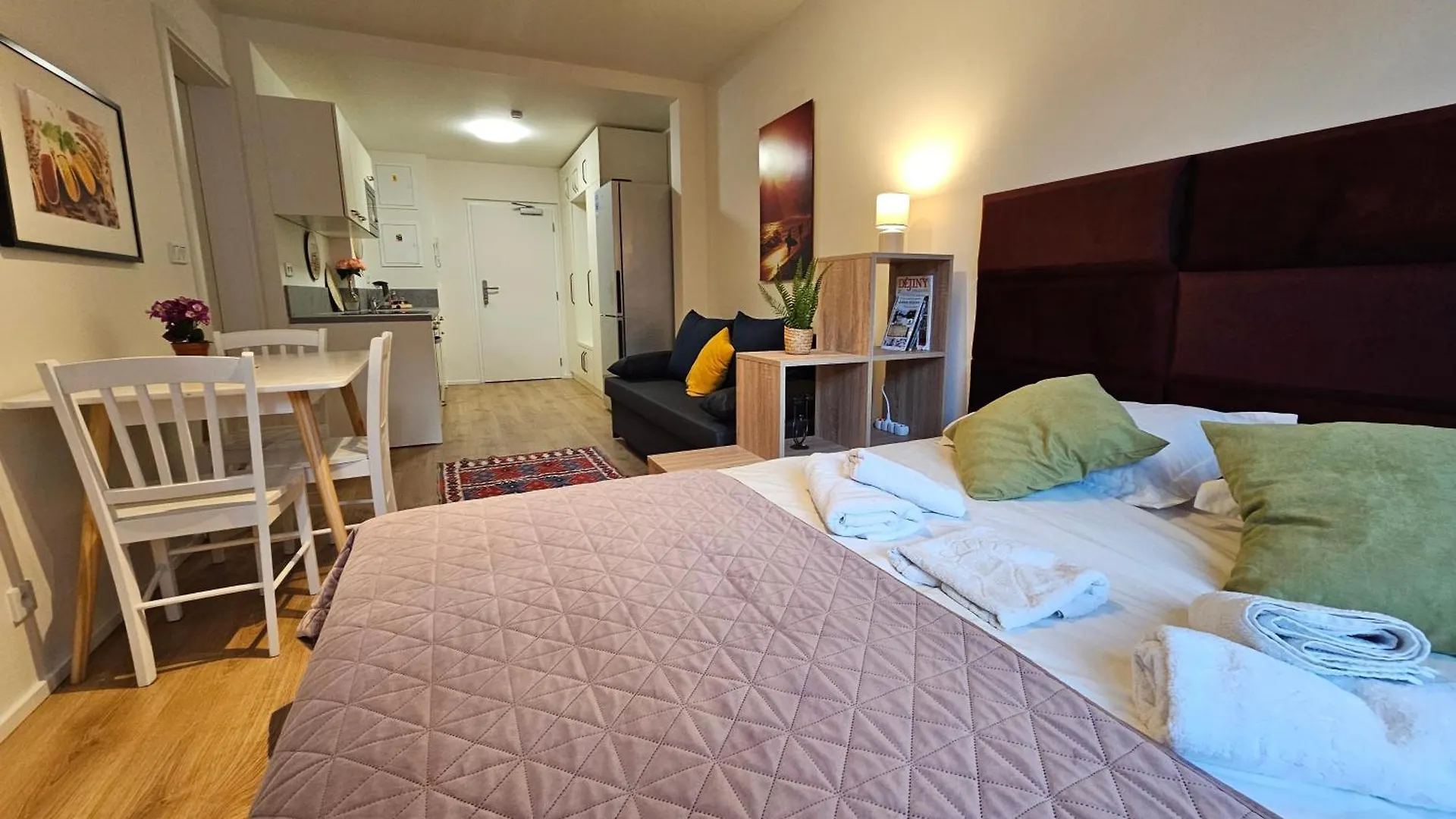 Live-Inn Prague Hotel-Style 5 Apartments, 20 Mins To Centre, Gym, Reception, Free Parking, Lift, Roof Terrace & Game Room 0*,