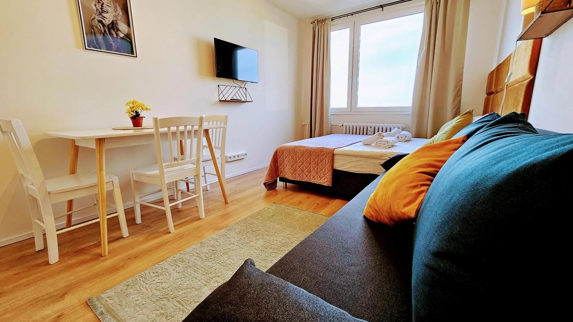 Apartment Live-Inn Prague Hotel-Style 5 Apartments, 20 Mins To Centre, Gym, Reception, Free Parking, Lift, Roof Terrace & Game Room