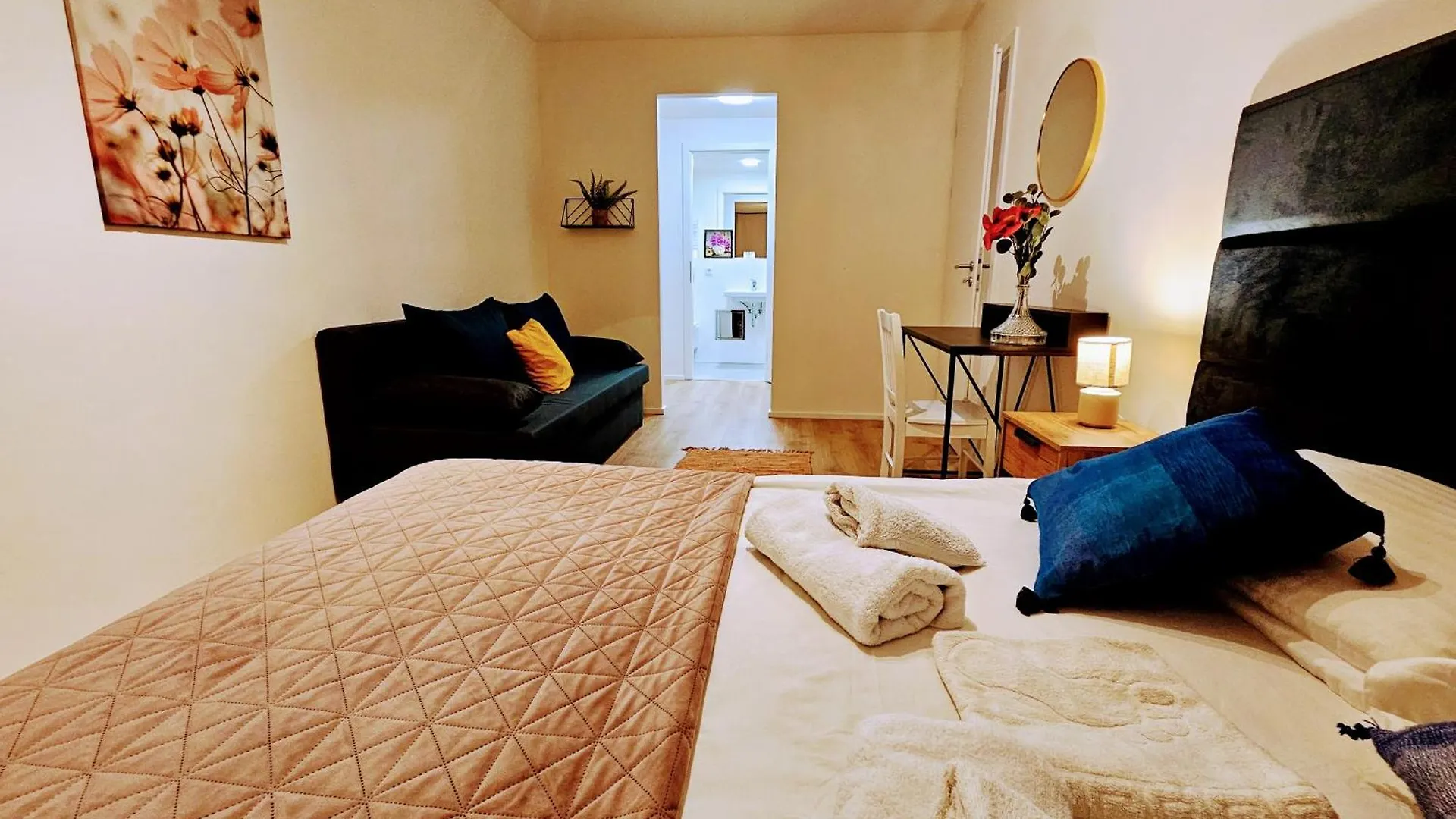 Live-Inn Prague Hotel-Style 5 Apartments, 20 Mins To Centre, Gym, Reception, Free Parking, Lift, Roof Terrace & Game Room
