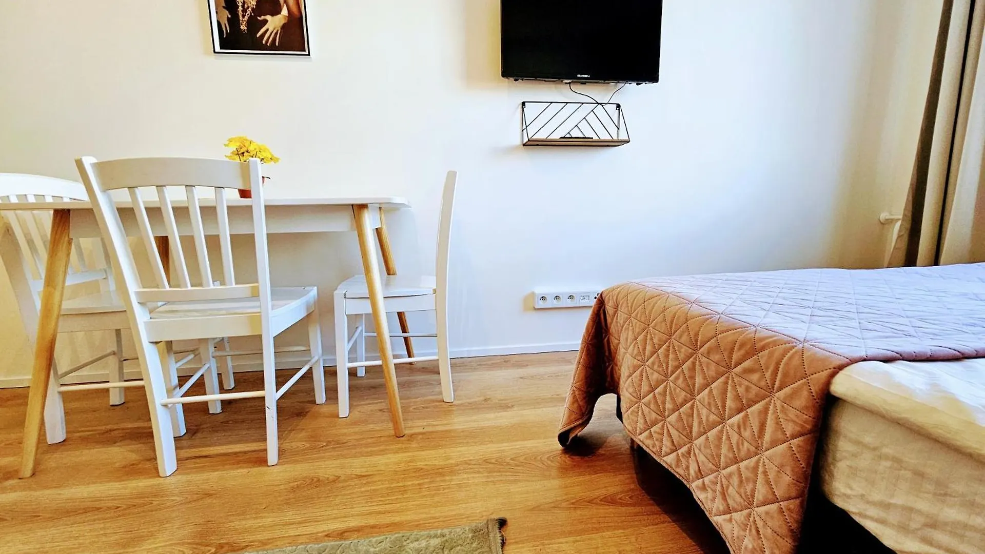 Live-Inn Prague Hotel-Style 5 Apartments, 20 Mins To Centre, Gym, Reception, Free Parking, Lift, Roof Terrace & Game Room