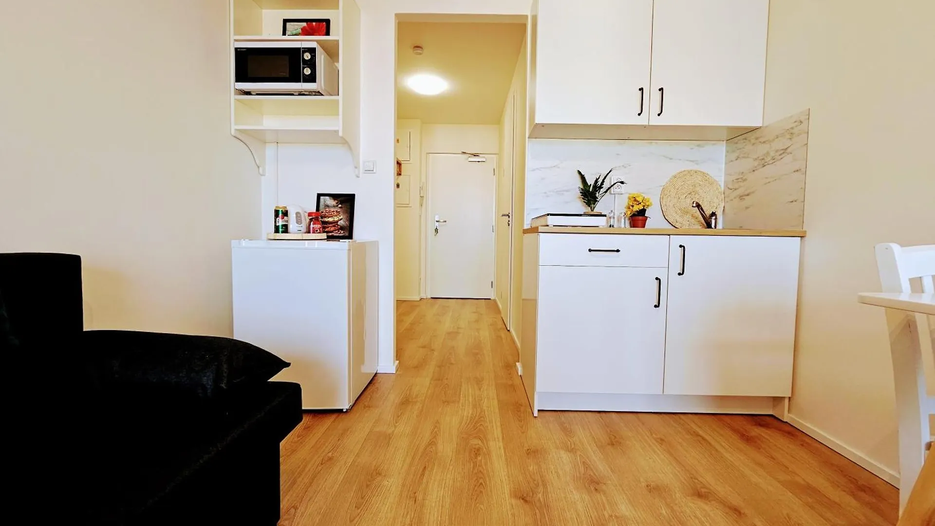 Apartment Live-Inn Prague Hotel-Style 5 Apartments, 20 Mins To Centre, Gym, Reception, Free Parking, Lift, Roof Terrace & Game Room