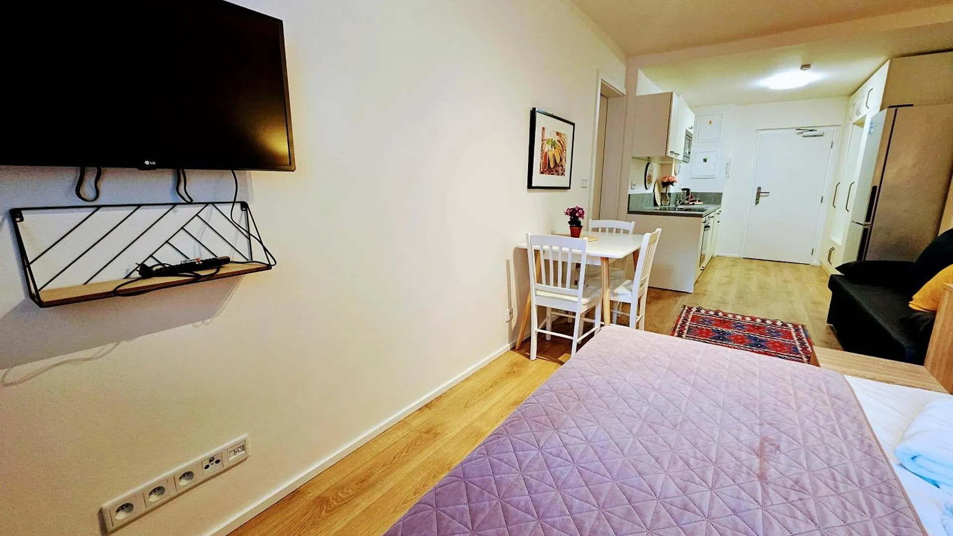 Live-Inn Prague Hotel-Style 5 Apartments, 20 Mins To Centre, Gym, Reception, Free Parking, Lift, Roof Terrace & Game Room Apartment