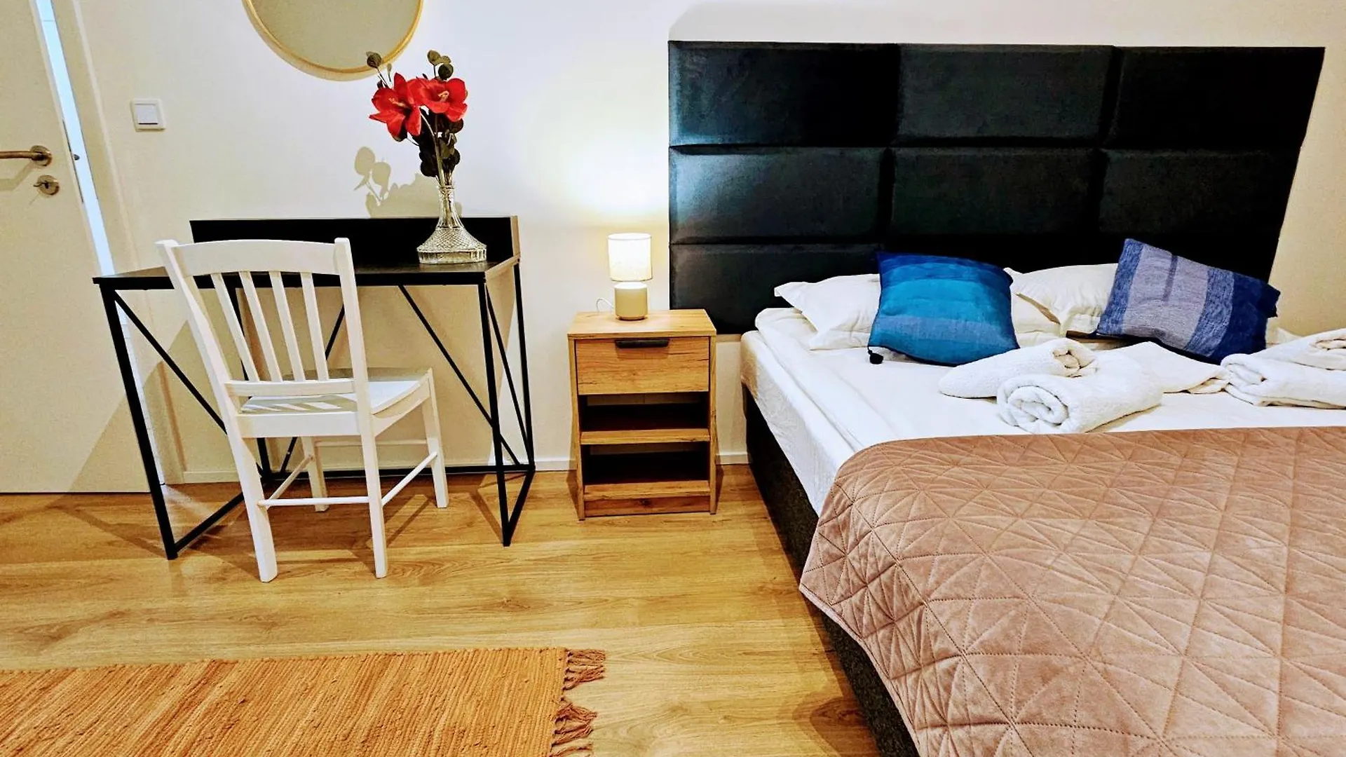 Apartment Live-Inn Prague Hotel-Style 5 Apartments, 20 Mins To Centre, Gym, Reception, Free Parking, Lift, Roof Terrace & Game Room