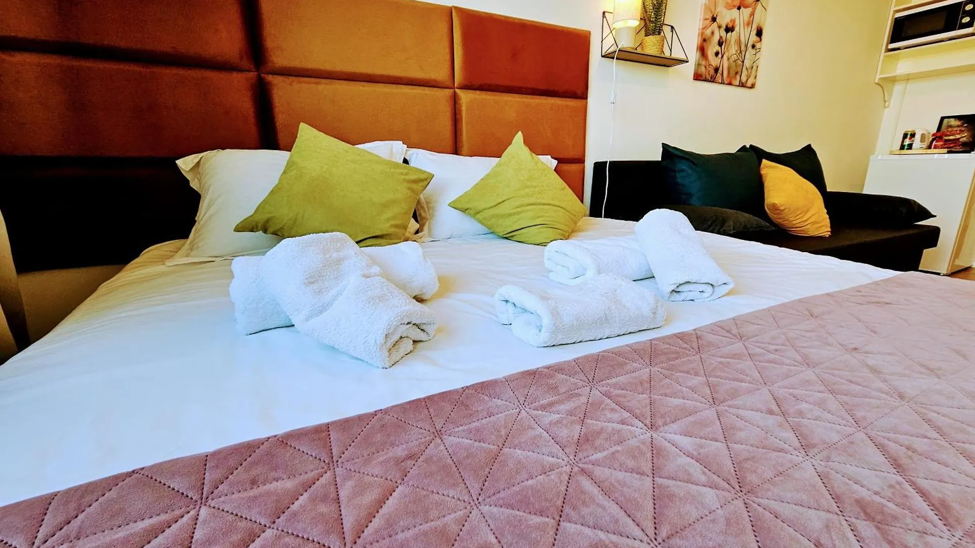 Live-Inn Prague Hotel-Style 5 Apartments, 20 Mins To Centre, Gym, Reception, Free Parking, Lift, Roof Terrace & Game Room 0*,  Czech Republic