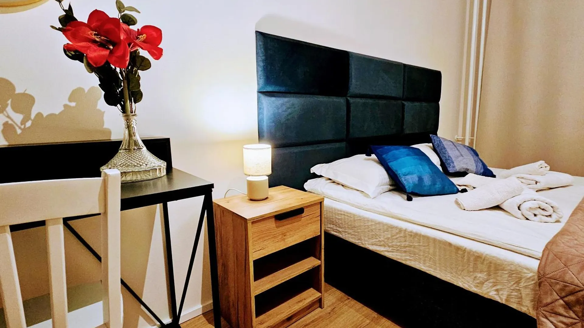 Live-Inn Prague Hotel-Style 5 Apartments, 20 Mins To Centre, Gym, Reception, Free Parking, Lift, Roof Terrace & Game Room 0*,