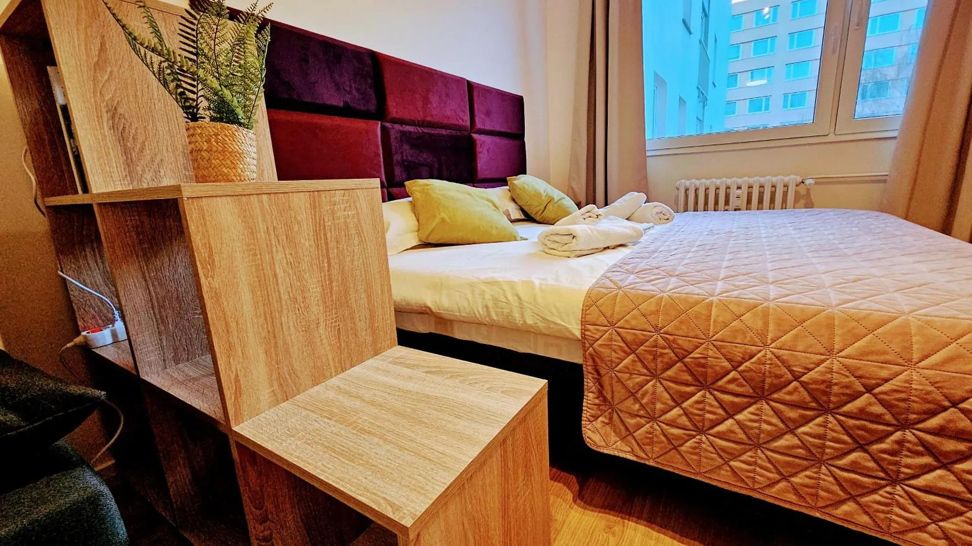 Live-Inn Prague Hotel-Style 5 Apartments, 20 Mins To Centre, Gym, Reception, Free Parking, Lift, Roof Terrace & Game Room
