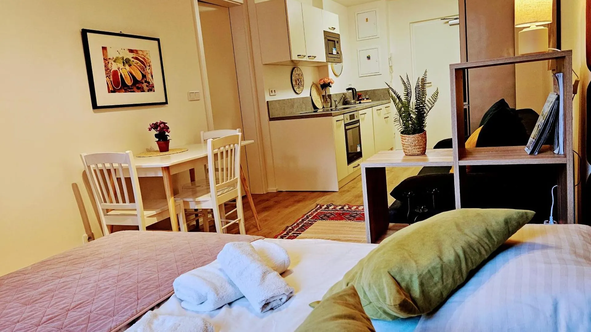 Live-Inn Prague Hotel-Style 5 Apartments, 20 Mins To Centre, Gym, Reception, Free Parking, Lift, Roof Terrace & Game Room Czech Republic