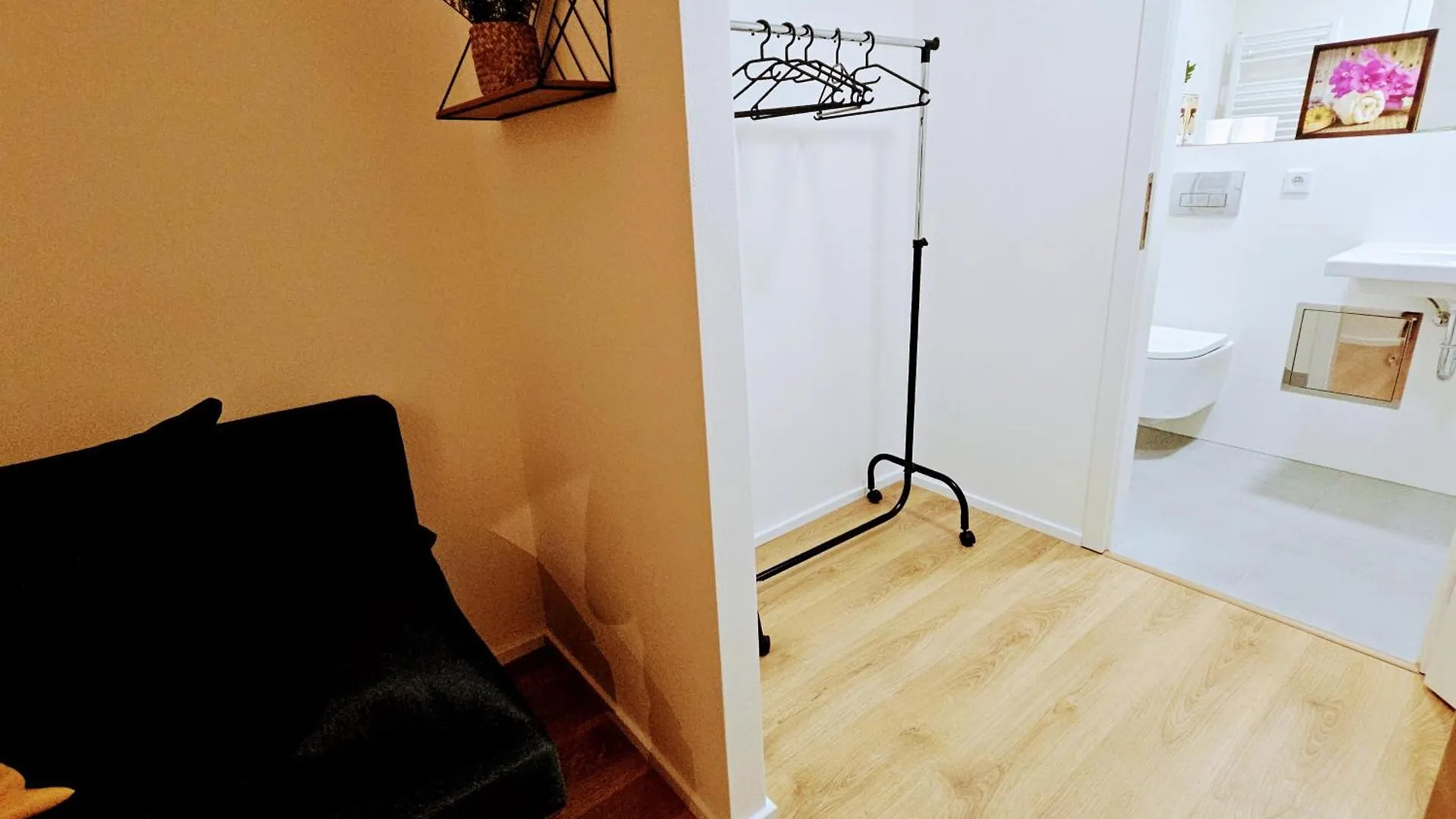 Apartment Live-Inn Prague Hotel-Style 5 Apartments, 20 Mins To Centre, Gym, Reception, Free Parking, Lift, Roof Terrace & Game Room Czech Republic