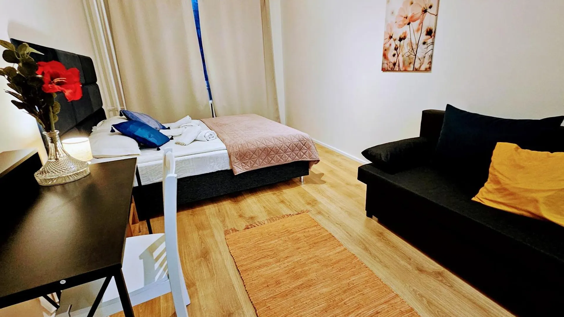Live-Inn Prague Hotel-Style 5 Apartments, 20 Mins To Centre, Gym, Reception, Free Parking, Lift, Roof Terrace & Game Room