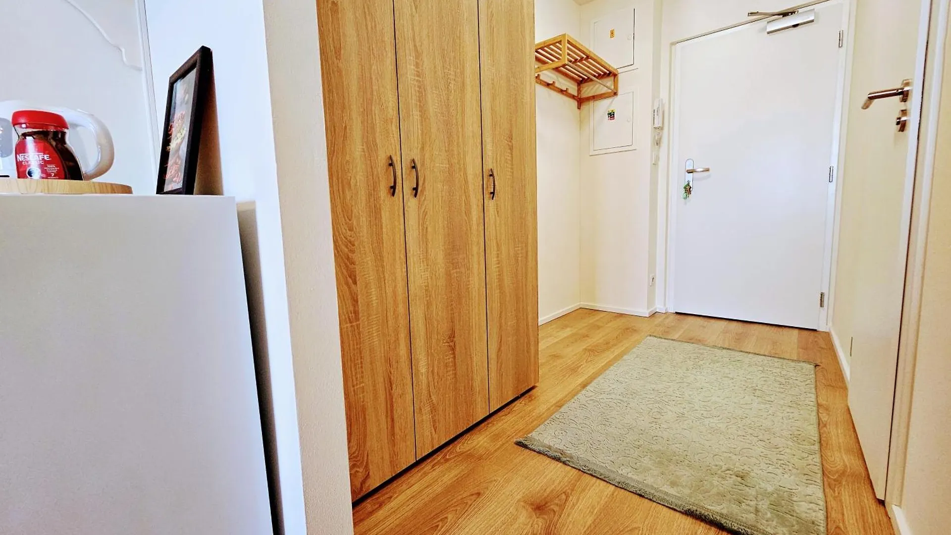 Live-Inn Prague Hotel-Style 5 Apartments, 20 Mins To Centre, Gym, Reception, Free Parking, Lift, Roof Terrace & Game Room